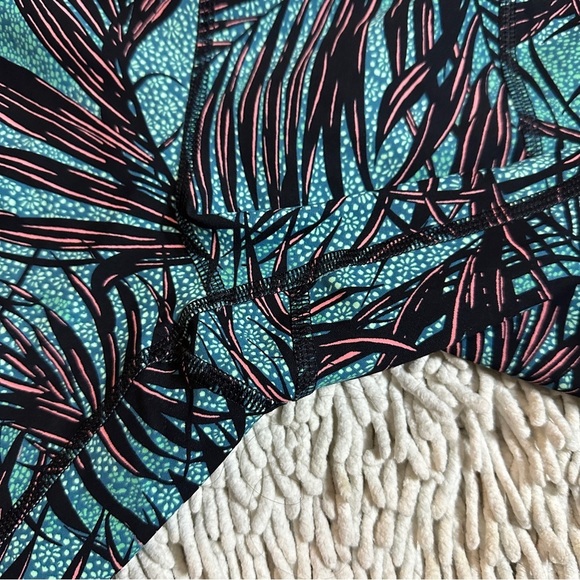 LULULEMON Tight Stuff Tight in Mini Palm Lace Tofino Teal Multi Sz. 8 - Picture 7 of 12